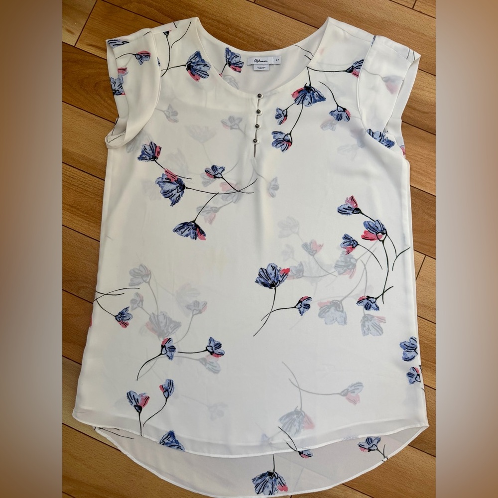 Reitmans Floral Blouse – Chic & Light – Size S